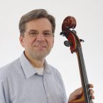 Foto Frank LInschoten cello docent KunstKombinatie